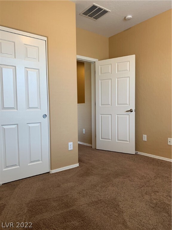 Building Photo - 6868 Sky Pointe Dr