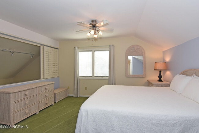 Building Photo - 6338 Oleander Dr