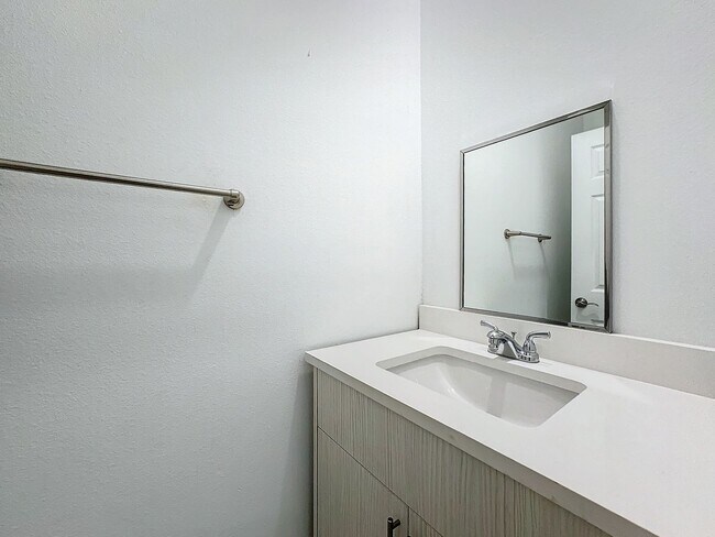 Building Photo - Townhouse For Lease in Saint Cloud