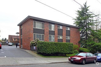 Building Photo - 524 Federal Mercer Crest – Timeless Elegan...