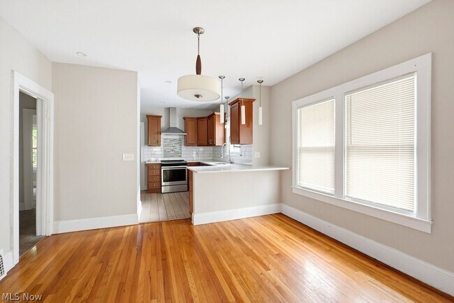 Building Photo - 3423 Beechwood Ave
