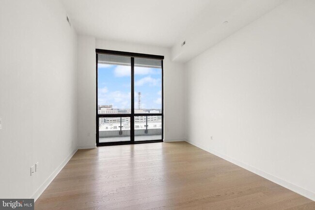 Building Photo - 1650 Silver Hill Dr