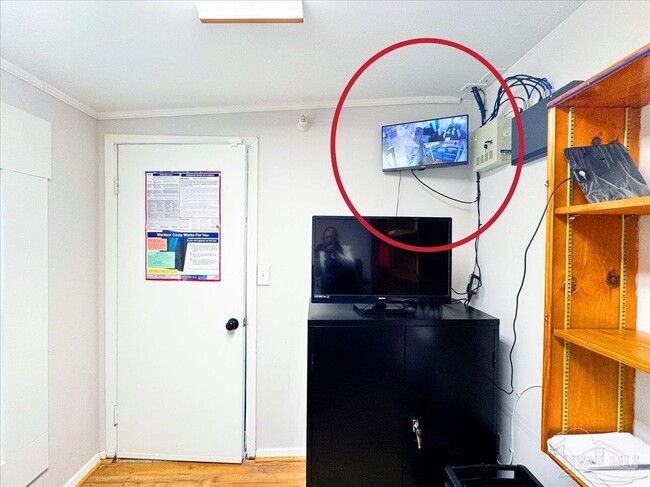 Building Photo - 1007 W Wright St