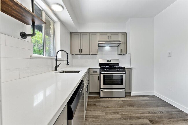 Building Photo - 1706 Elmhurst Dr