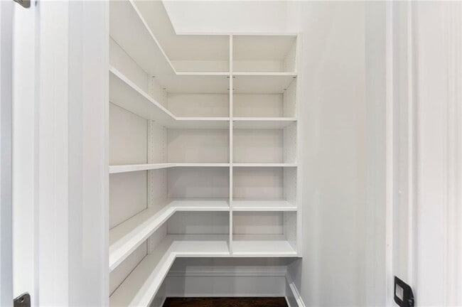 Building Photo - 871 3rd St