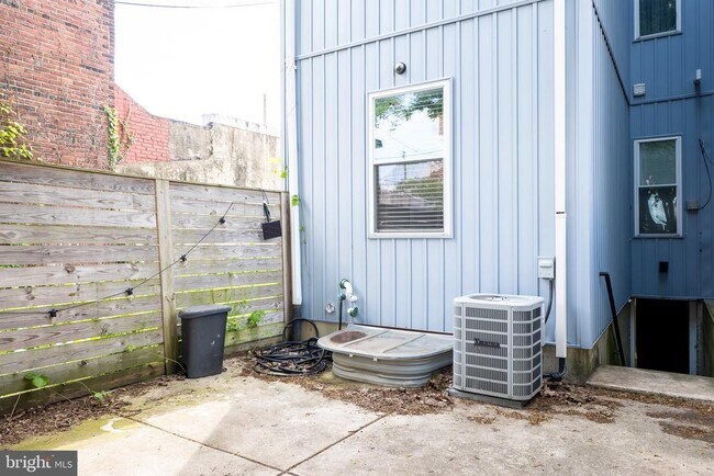 Building Photo - 1239 N 19th St