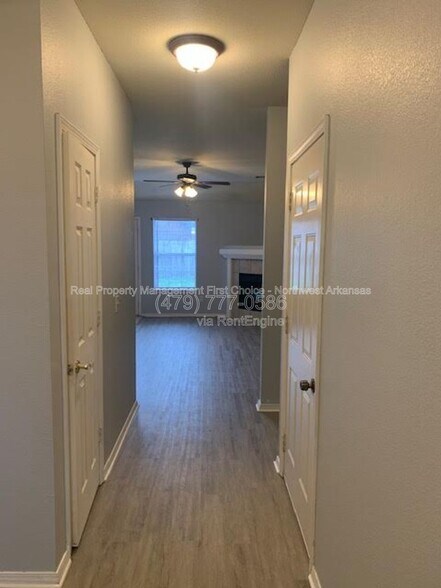 Building Photo - 890 Sunflower St