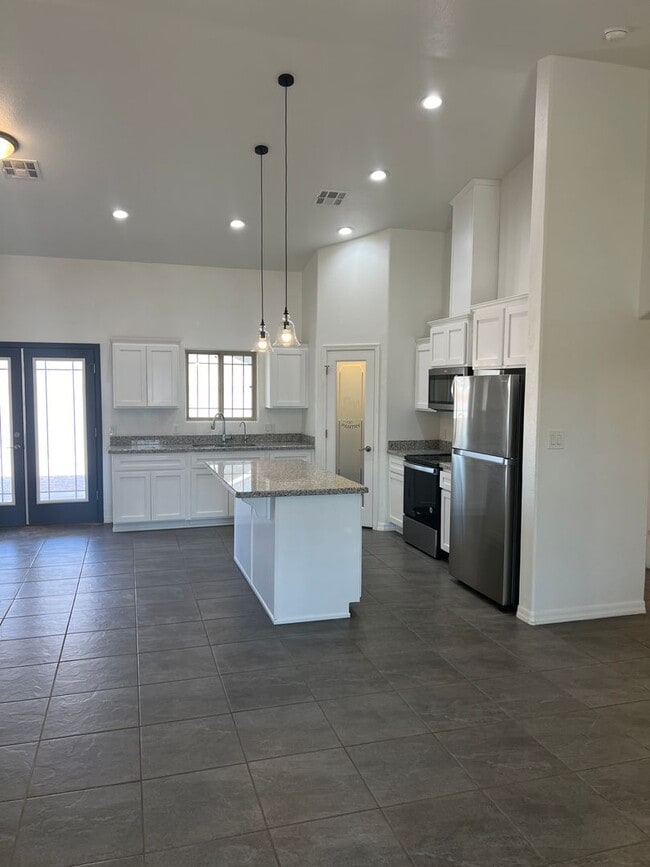 Building Photo - Large Corner Lot home with 3 full size bed...