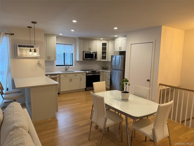 Building Photo - 404 Vista on the Lake