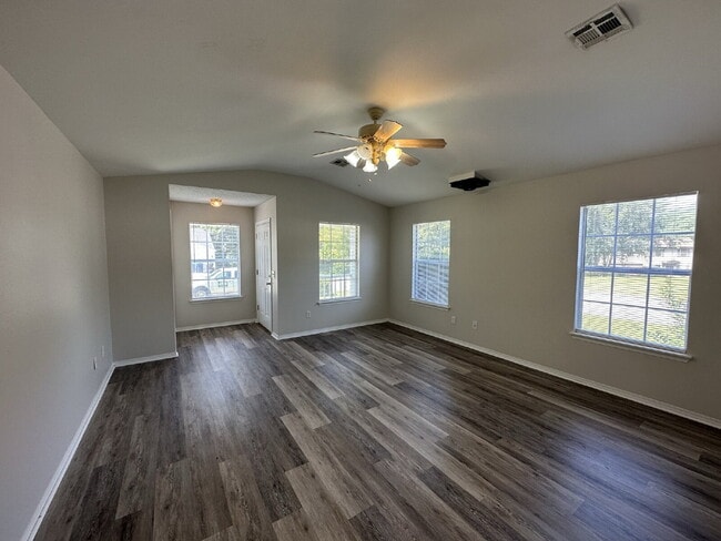 Building Photo - 1306 Cresent St
