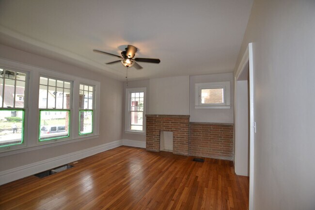 Building Photo - Newly Renovated 4 Bedroom Near Franklin Park- First month rent free