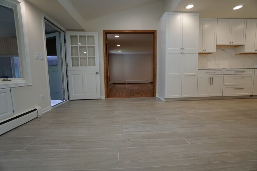 Building Photo - 28W383 Behrs Circle Dr S