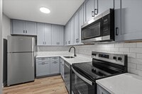 Building Photo - Luxury One Bedroom - Completely Renovated