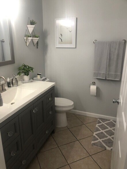 Large tub - 3845 Wiggins Bay St