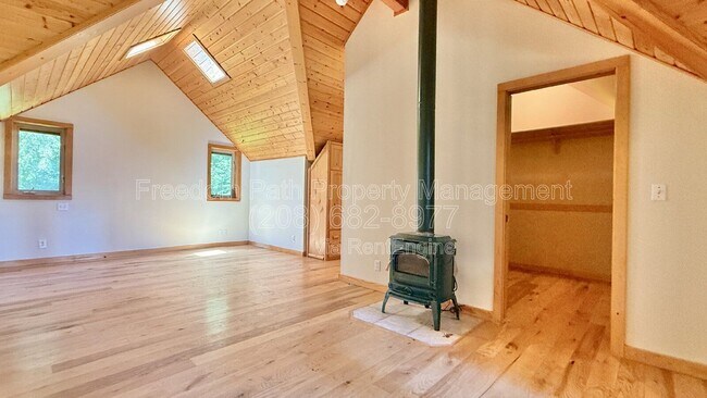 Building Photo - 166 Wildwood Ln