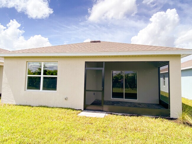 Building Photo - 2864 Coral Cir