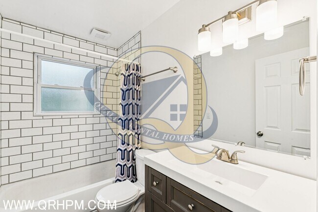 Building Photo - 3 bedroom, 1.5 baths Ranch home with a bas...