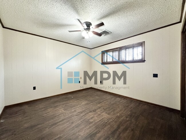 Building Photo - 2205 Fannie St