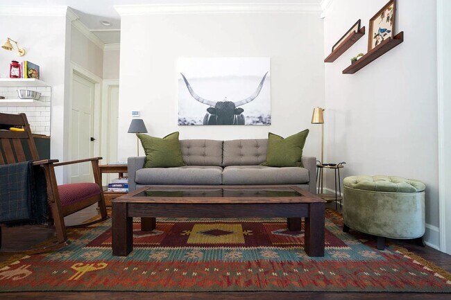 Building Photo - Modern Bungalow walking distance to Fountain Square!