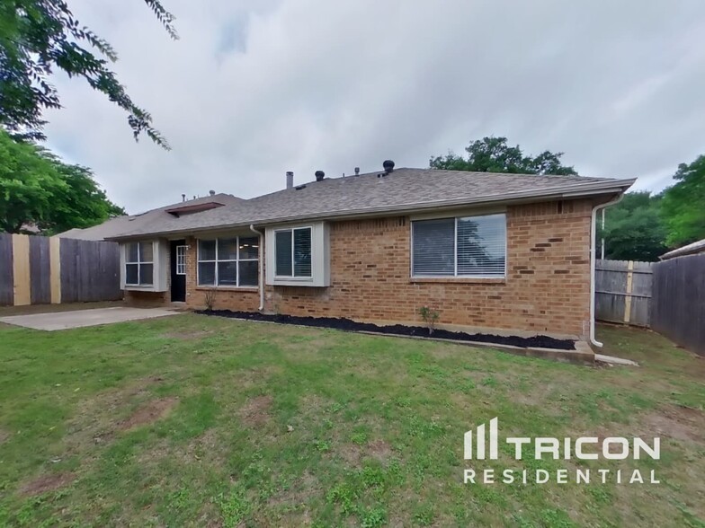 Building Photo - 8317 Cloverglen Ln