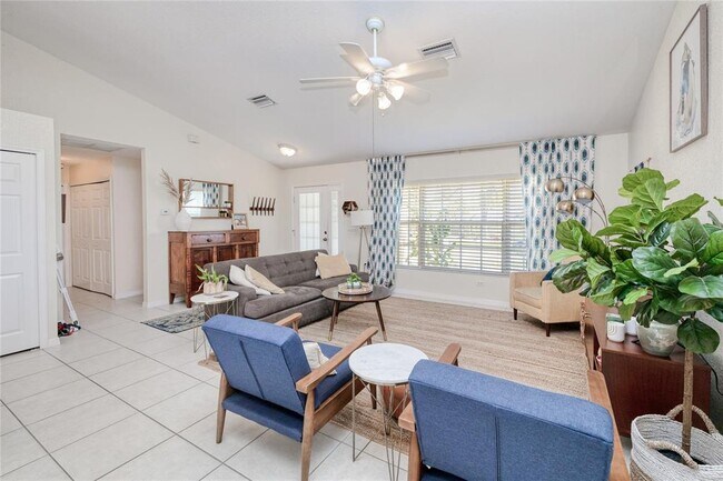 Building Photo - 3021 Palm Dr