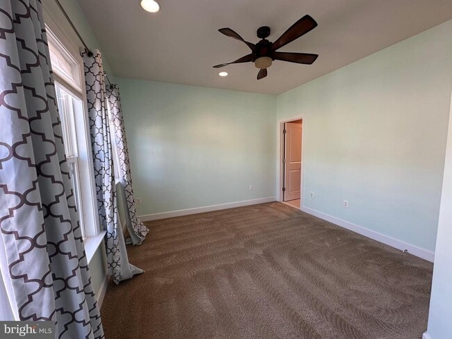 Building Photo - 3697 Ambrose Hills Rd