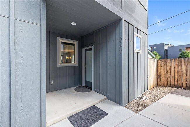 Building Photo - 249 E 36th St