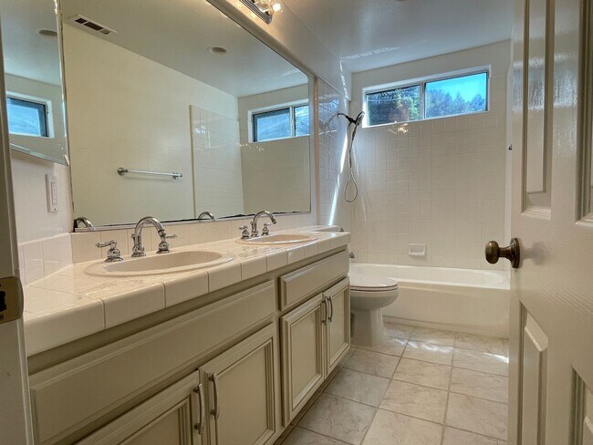 Building Photo - 1780 Blackbird Cir