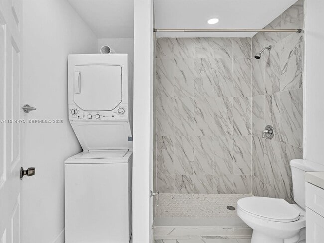 Building Photo - 5424 Pembroke Rd