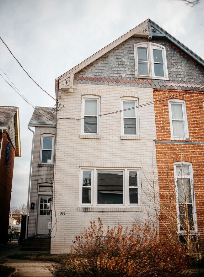 Building Photo - 331 N 3rd St