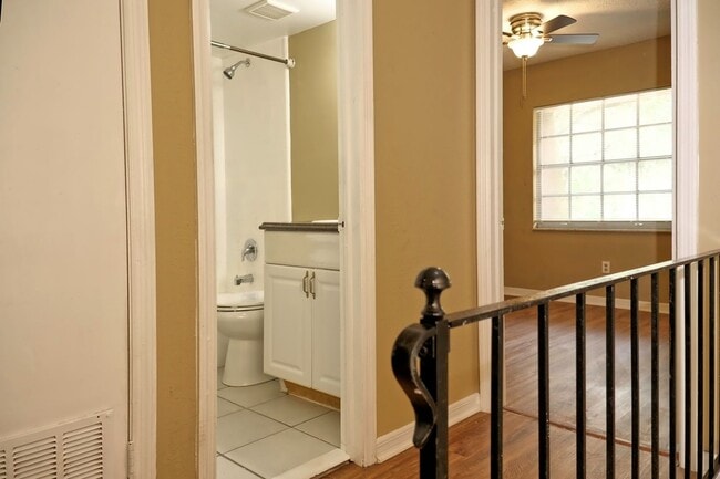 Building Photo - Spacious 2/2 Maitland Townhome with large ...