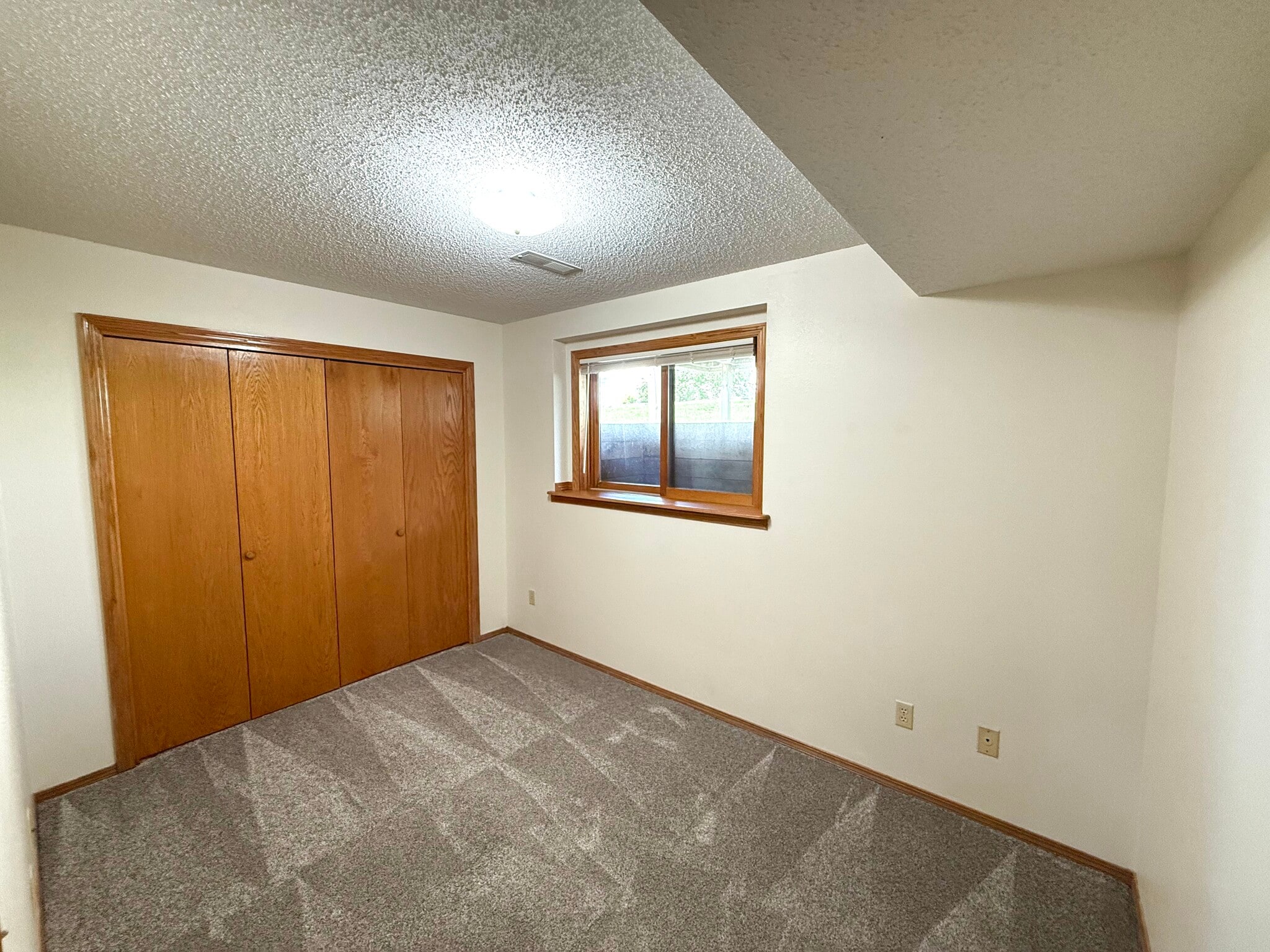 Building Photo - 1505 E Cedar Cir