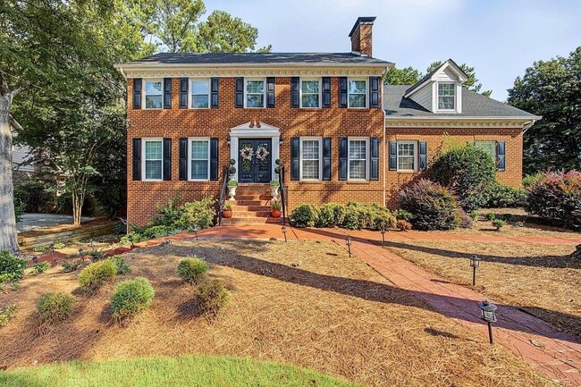 Building Photo - 2132 Dunwoody Glen