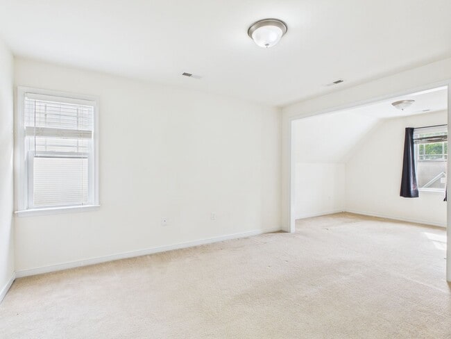 Building Photo - 3015 Chislet Dr