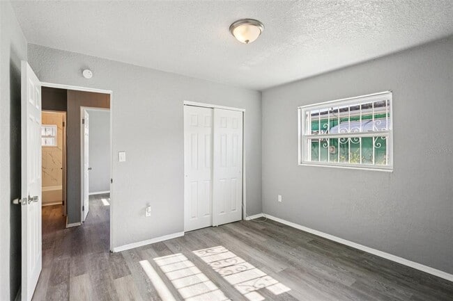 Building Photo - 1911 22nd Ave S