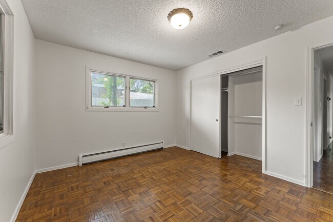 Building Photo - 1201 W 12th St