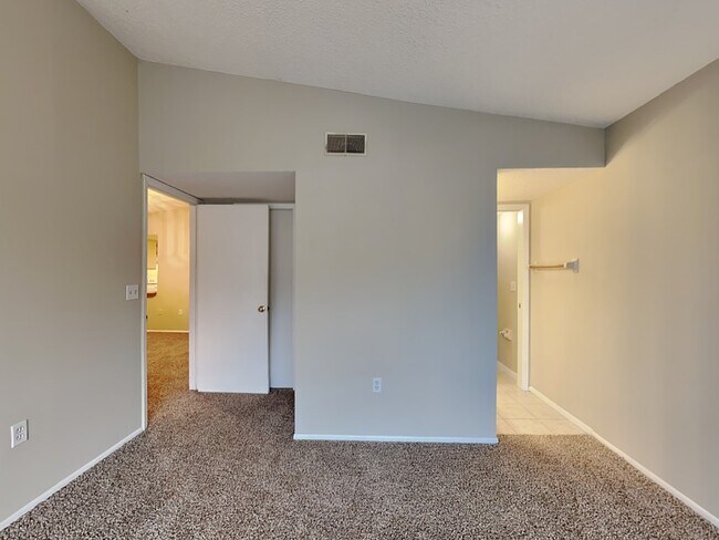 Building Photo - 1054 Lotus Cove Ct
