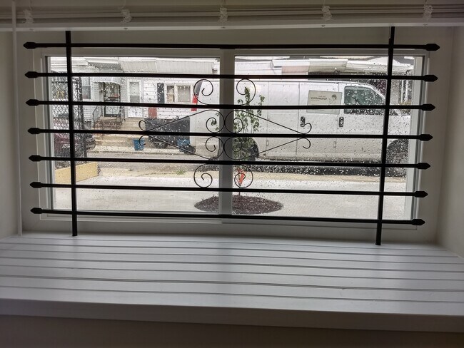 Building Photo - 5836 Alter St