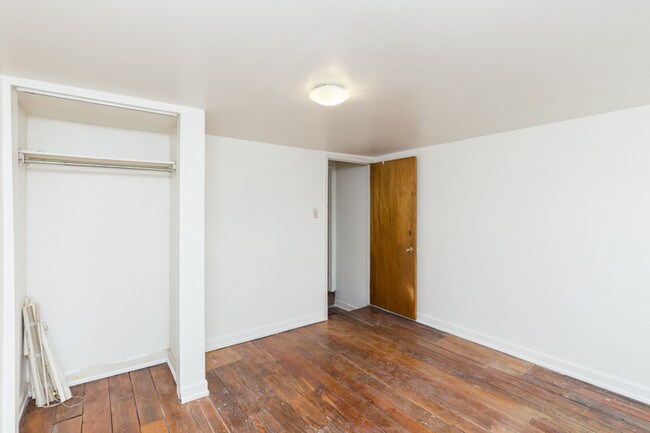 Building Photo - 2582 Collins St