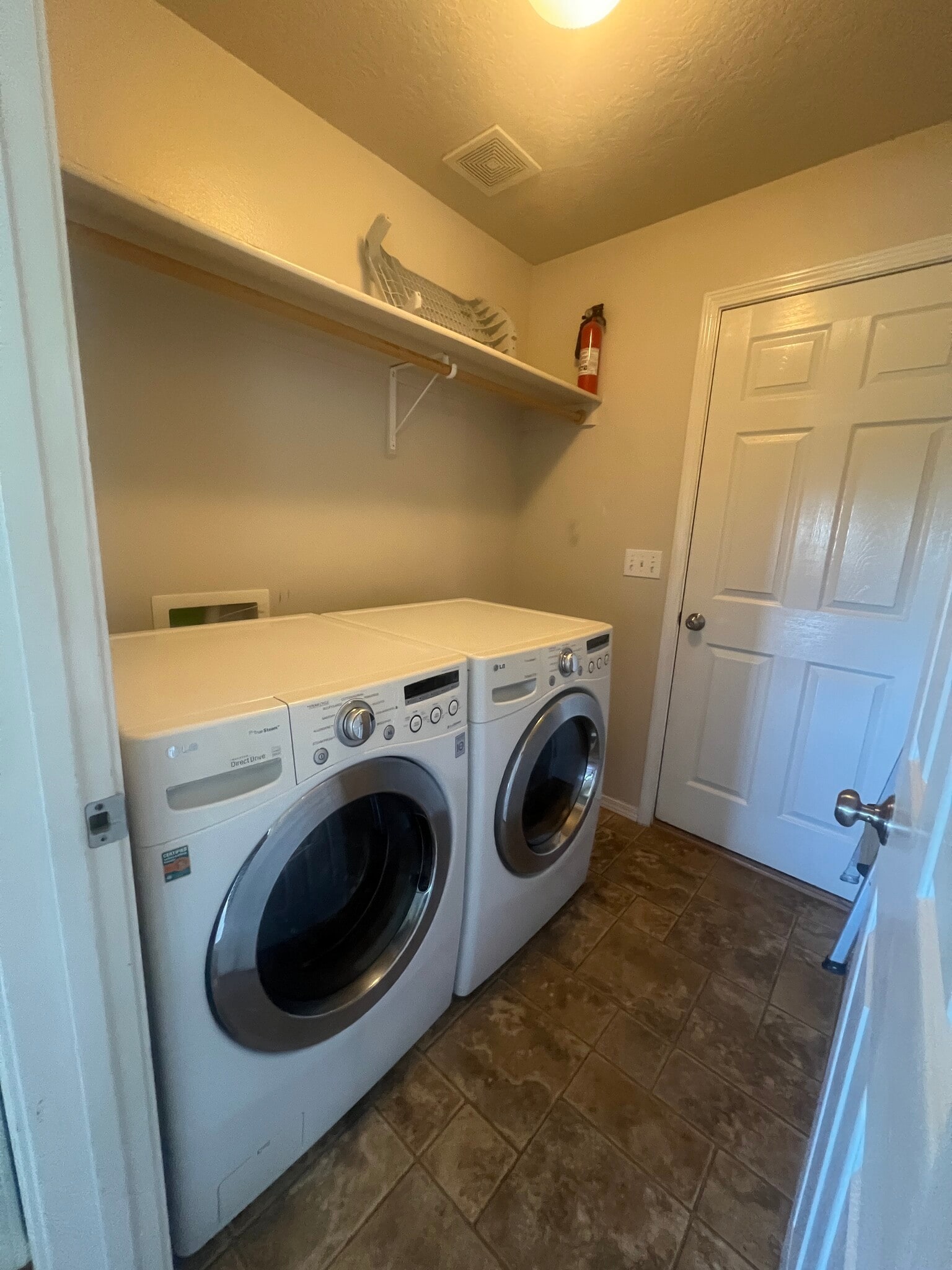 Laundry - 1907 N Thistle Dr