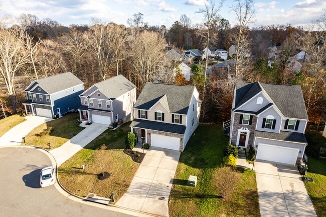 Building Photo - Spacious Home in Williamsburg - WASHINGTON RIDGE