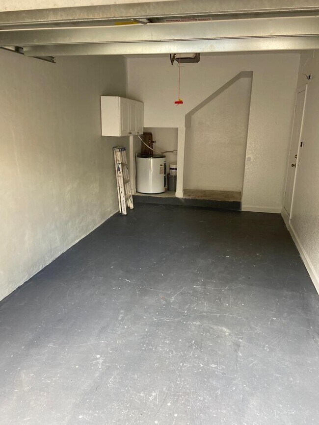 Building Photo - 2208 Shoma Dr