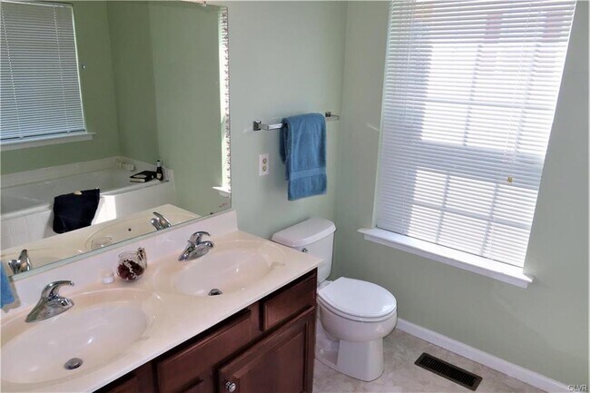 Building Photo - 6810 Hunt Dr