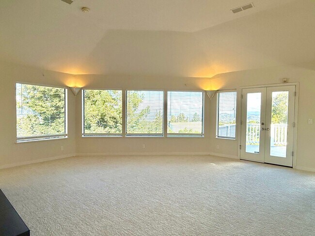 Building Photo - $4,390 / 3 BR - HILLTOP HOME WITH STUNNING BAY & BRIDGE VIEW IN HAYWARD!