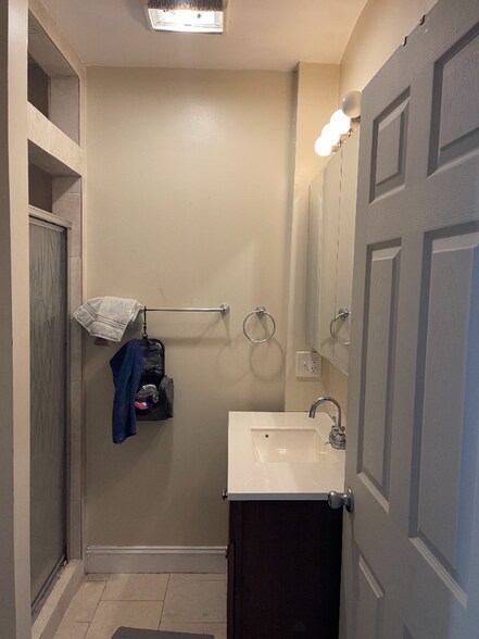 Building Photo - 21 Rossmore St