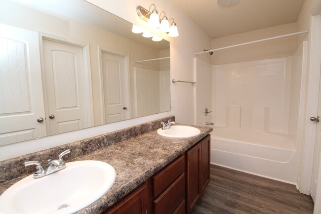 Building Photo - Updated 3-Bedroom, 2-Bath Home with Modern...