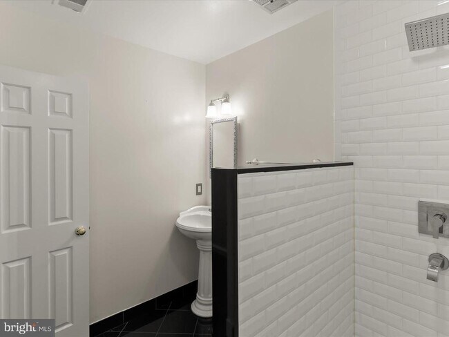 Building Photo - 4424 Westover Pl NW