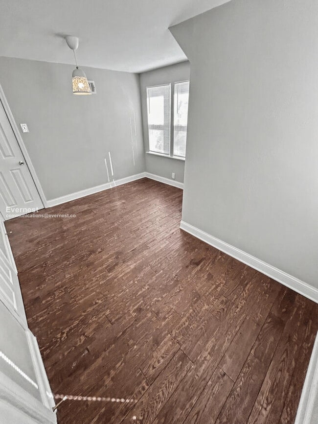 Building Photo - University City Charm Meets Modern Comfort / 4 Beds & 2 Baths / Available Now!