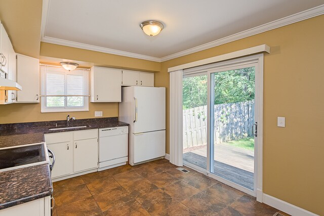 Building Photo - 2135 Winewood Ave