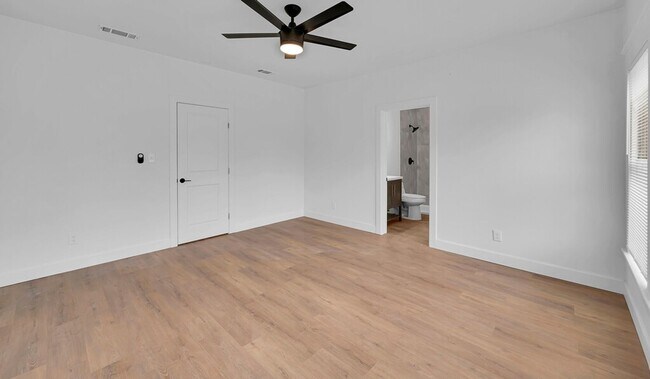 Building Photo - 1602 Mitchell Ave